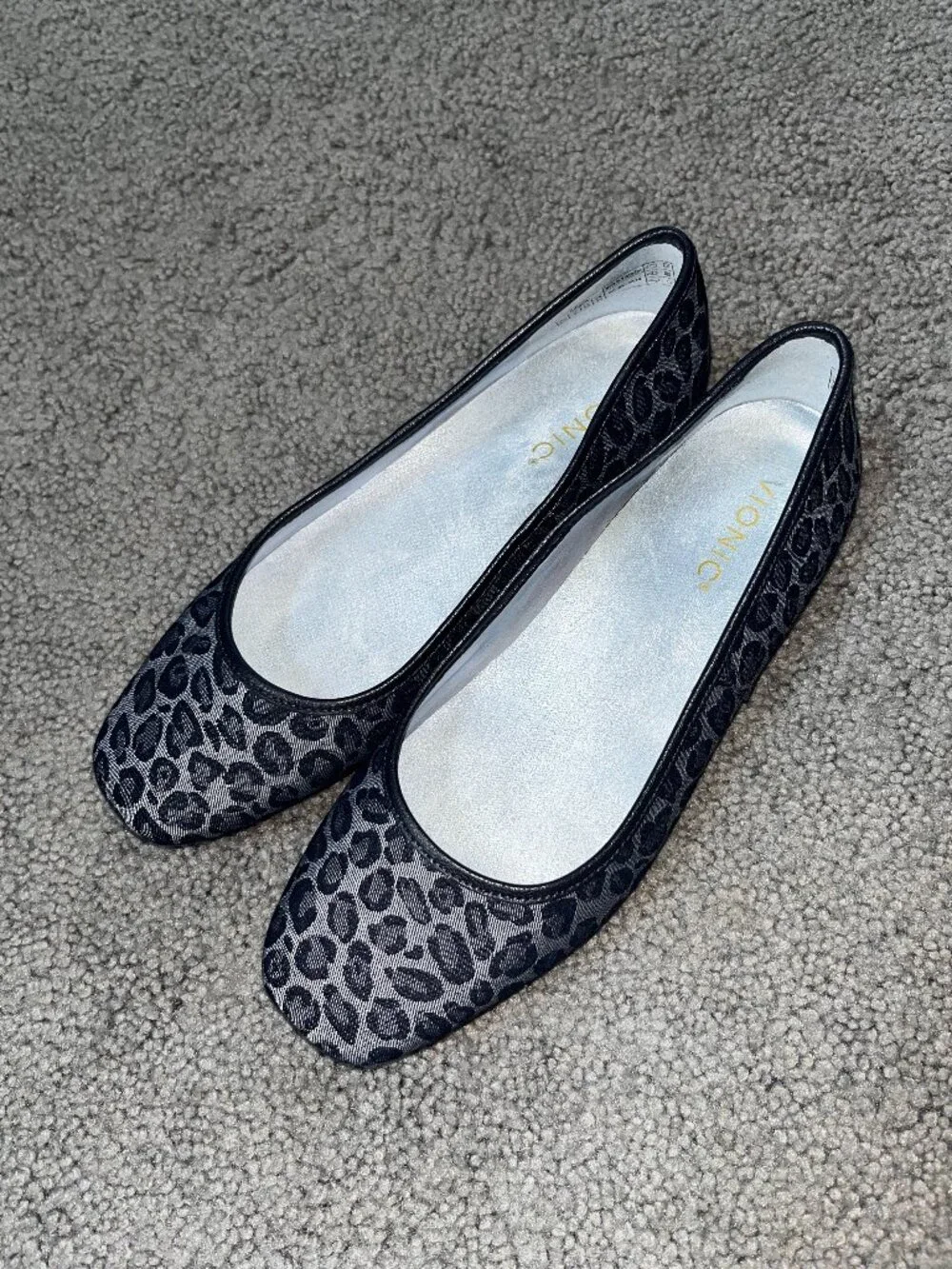 VIONIC ORINDA BALLET FLATS IN LEOPARD PATTERN DENIM & NAVY LEATHER  - EUC - 8.5